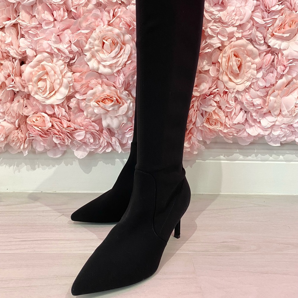 Beautiful Stuart Weitzman knee high fabric point toe boots. Size 38.5